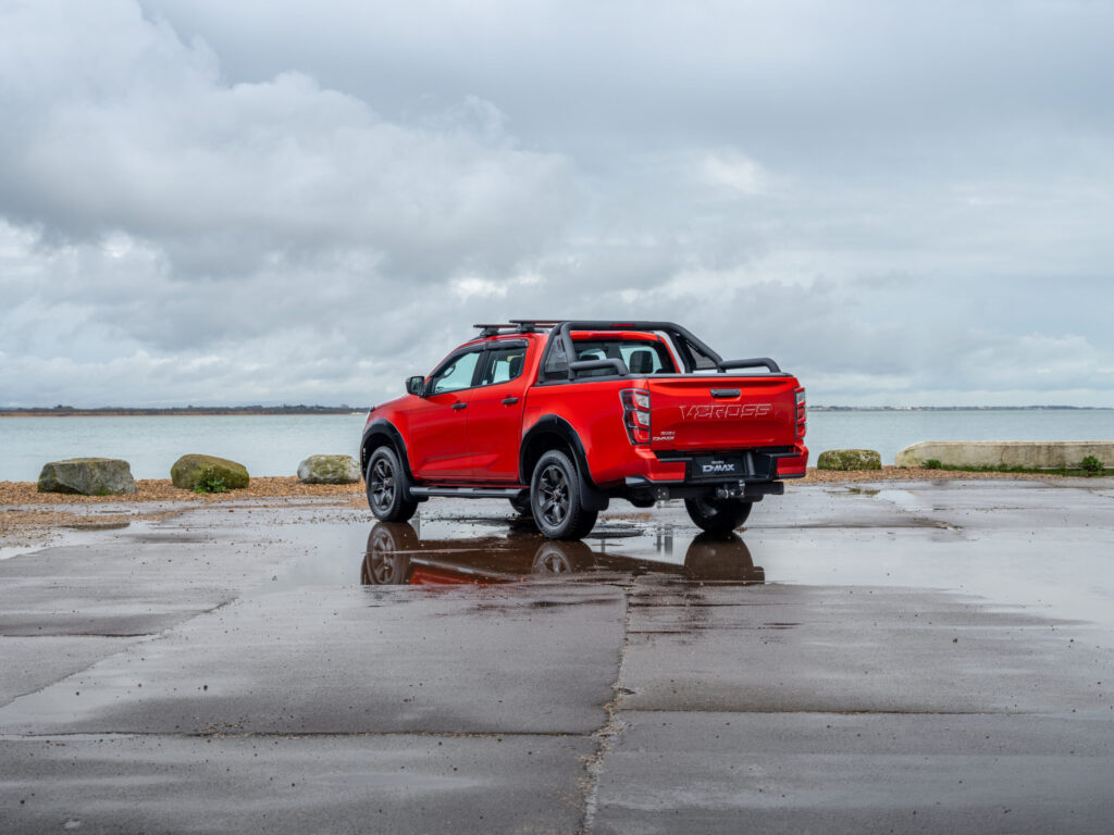 Original-4433-01-isuzu-d-max-v-cross-002