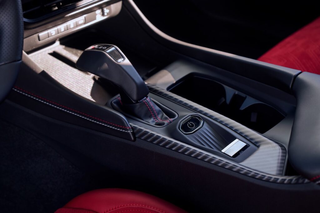 Dodge Charger Daytona models feature an all-new ”pistol-grip” shifter and the start/power button packaged close together on the center console.