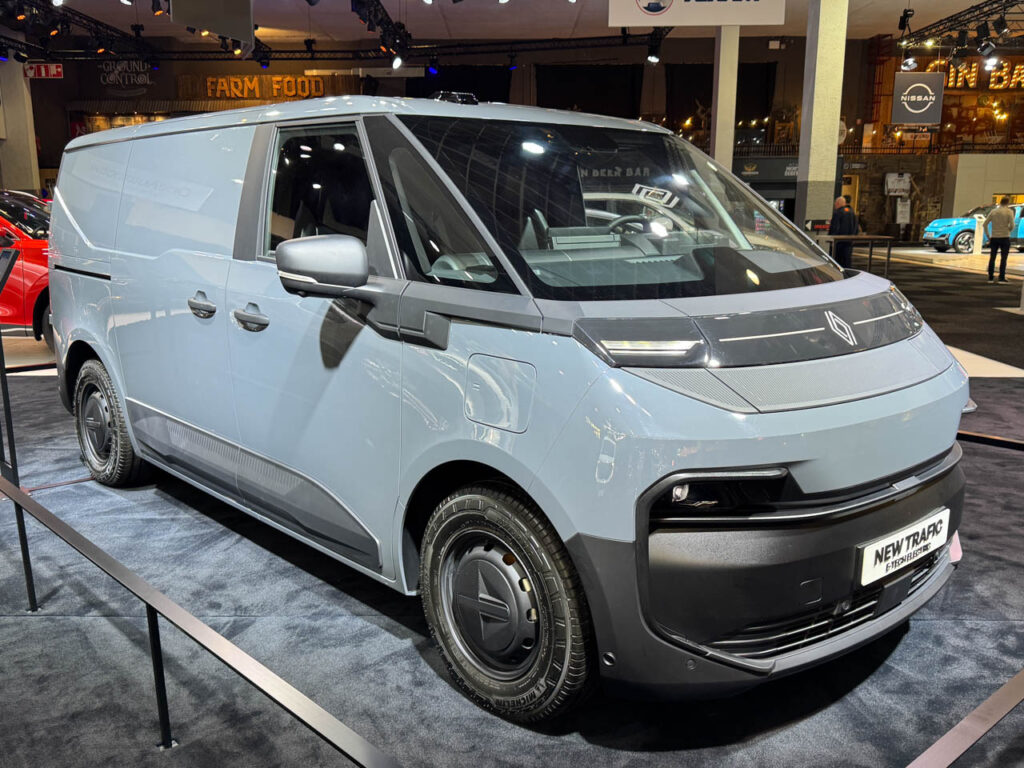 New-Renault-Trafic-E-Tech-Electric-front-three-quarter