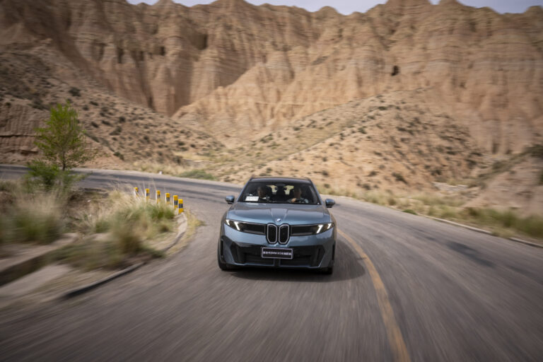 P90644021_highRes_bmw-ix3l-prototype-0