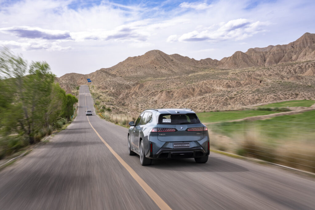P90644023_highRes_bmw-ix3l-prototype-0