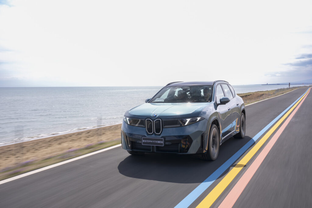 P90644058_highRes_bmw-ix3l-prototype-0